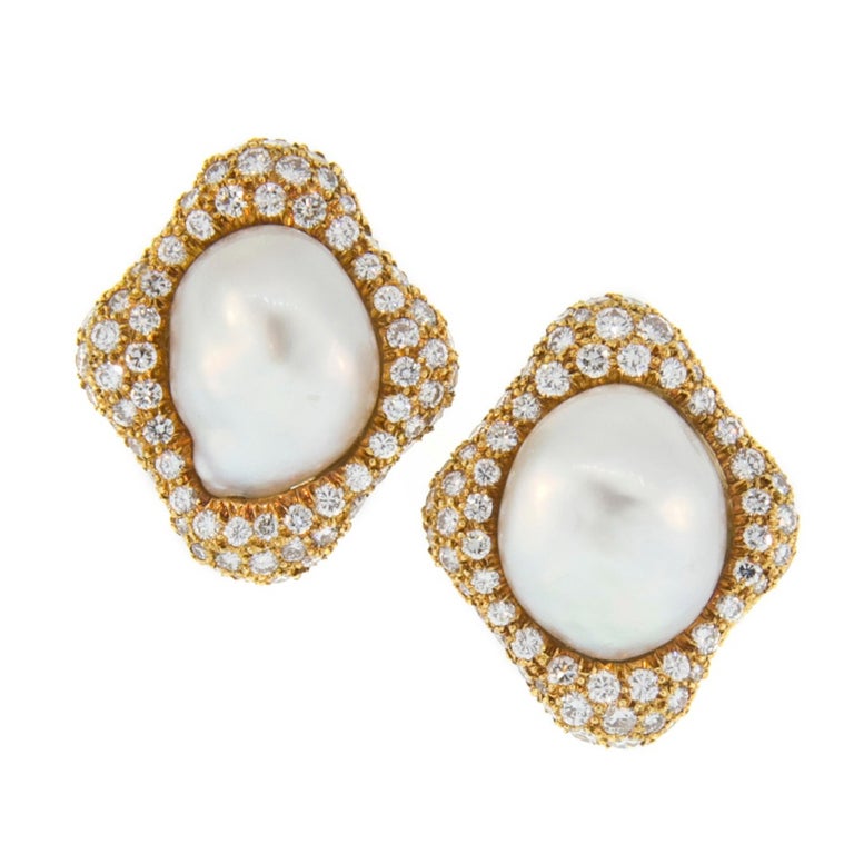 HARRY WINSTON Pearl and Diamond earrings