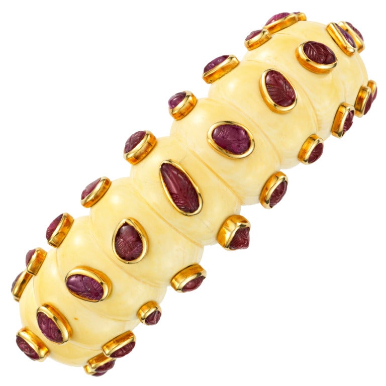 DAVID WEBB Gold, Ivory and Carved Ruby Bangle For Sale