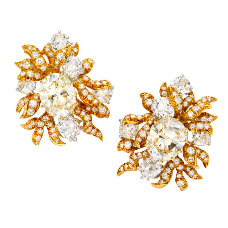JULIUS COHEN Magnificent Diamond and Gold Flower Earclips For Sale