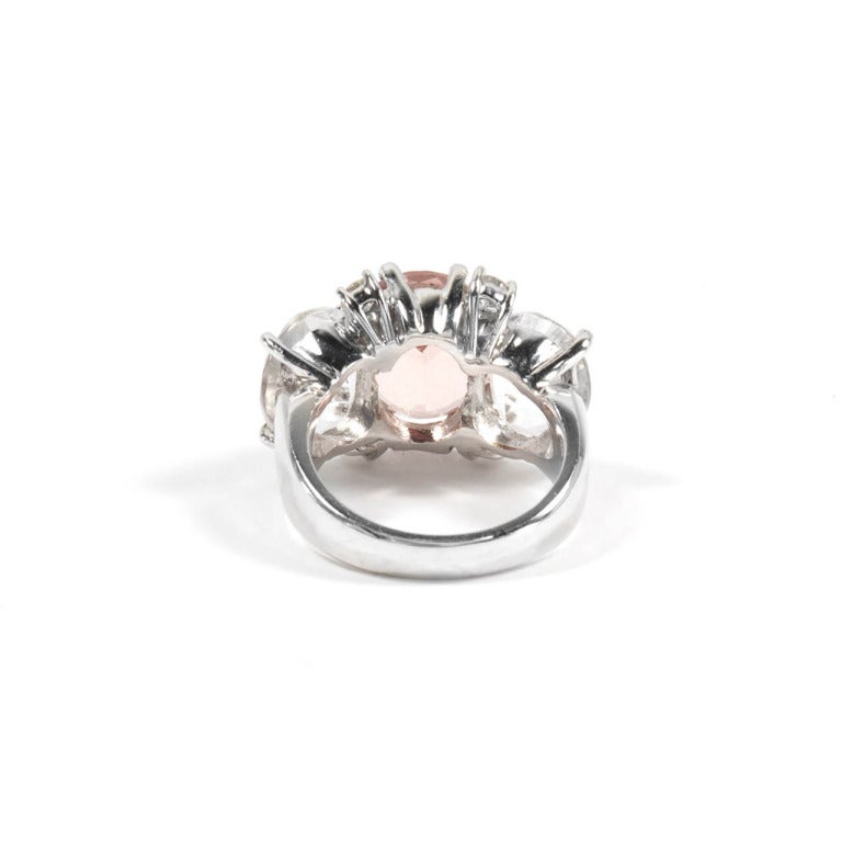 Mittelgroßer GUM DROP Ring mit Kunzit und Bergkristall und Diamanten (Ovalschliff) im Angebot