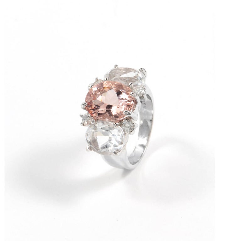 Mittelgroßer GUM DROP Ring mit Kunzit und Bergkristall und Diamanten im Zustand „Neu“ im Angebot in New York, NY