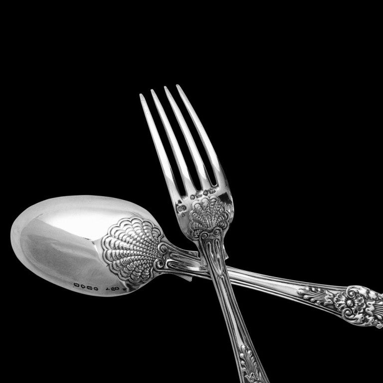 Antique English Silver Coburg Flatware In Excellent Condition For Sale In London, GB