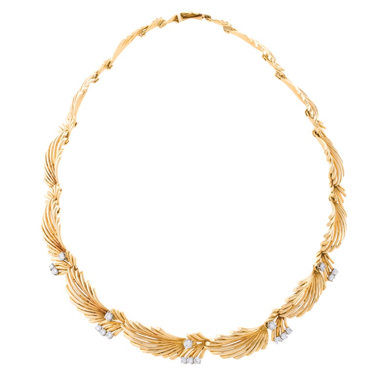 VAN CLEEF & ARPELS Drape Diamond Gold Necklace For Sale