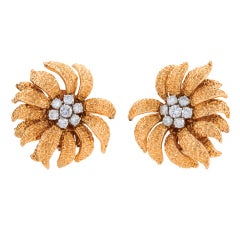 VAN CLEEF & ARPELS Diamond Gold Earclips