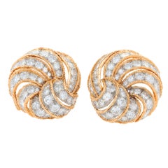 VAN CLEEF & ARPELS DIamond Gold Earrings