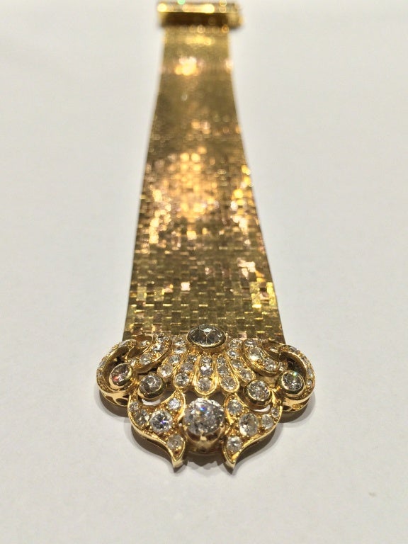 A sophisticated bracelet manufactured by Van Cleef & Arpels during the 1940s, presenting appx. 10cts of old mine cut diamonds on a fine 18kt yellow gold mounting, decorated with black enamel work on the clasp. Length of the bracelet is adjustable.
