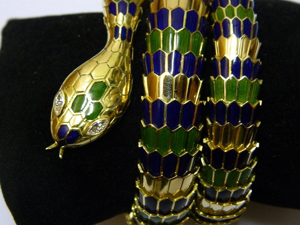 An eternal and magnificent snake bracelet, manufactured by Bulgari in the 1960s, mounted in 18kt blue and green enameled yellow gold.