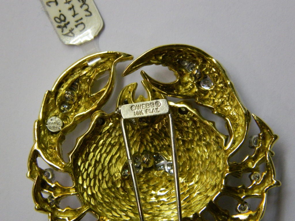 A Stylish Crab Brooch by David Webb In Excellent Condition In New York, NY