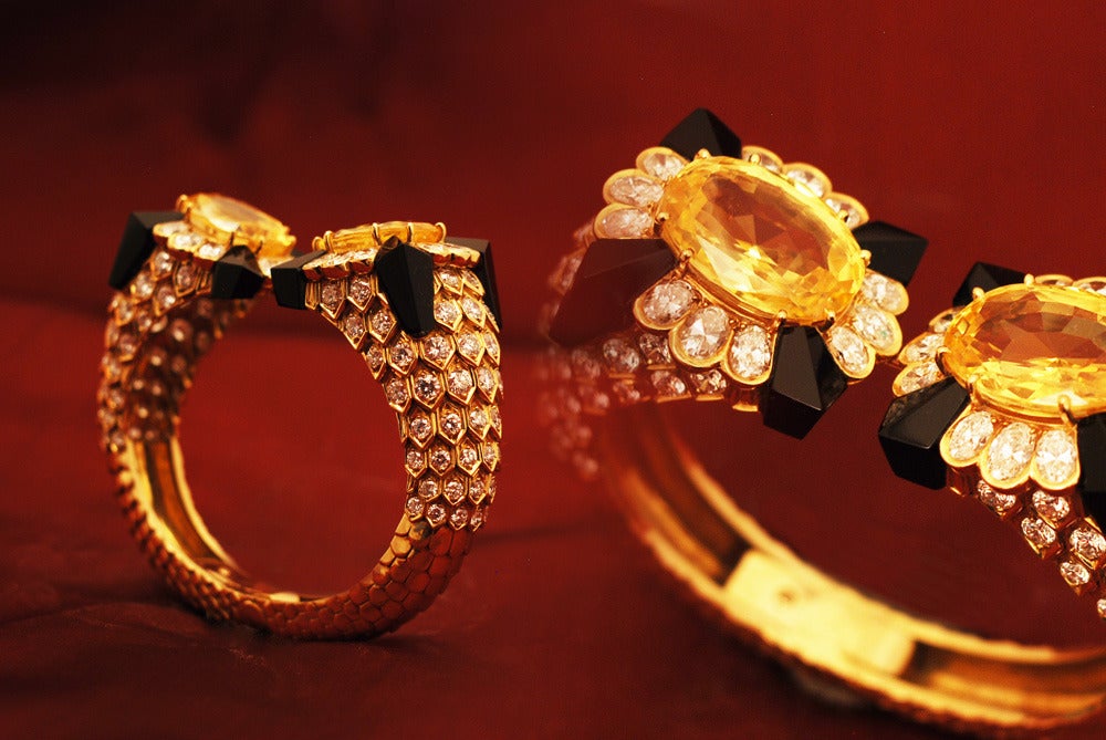 An important set, including bracelet and ring, manufactured by the remarkable Parisian house Fred during the 1960s, presenting fine yellow sapphires weighing (apx. 40 cts total), sided by brilliant cut diamonds (for a total of apx. 20 cts) and onyx,