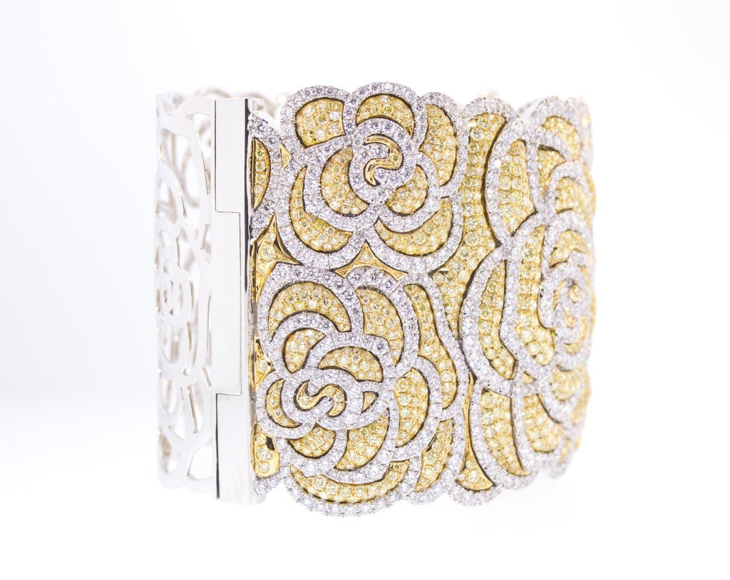 Canary and White Diamond Cuff Bracelet In New Condition For Sale In Newport Beach, CA