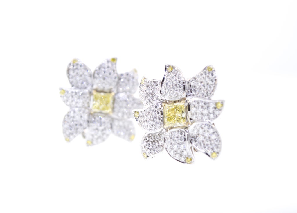 Canary Diamond Earrings In New Condition In Newport Beach, CA
