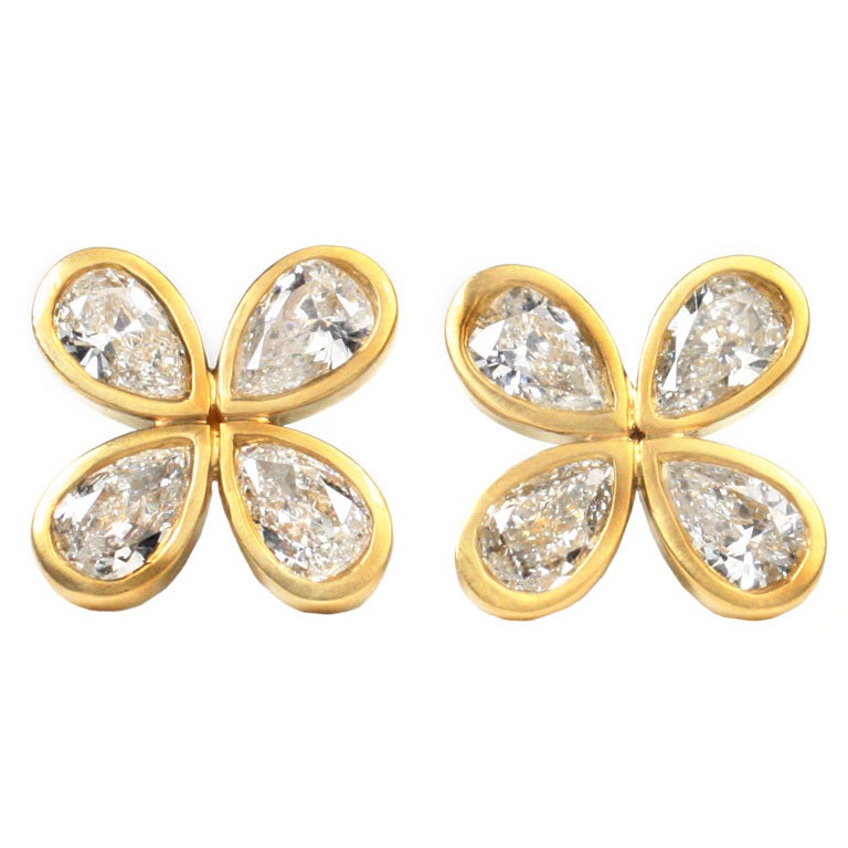Pear Shaped Diamond and 22kt Gold Earrings