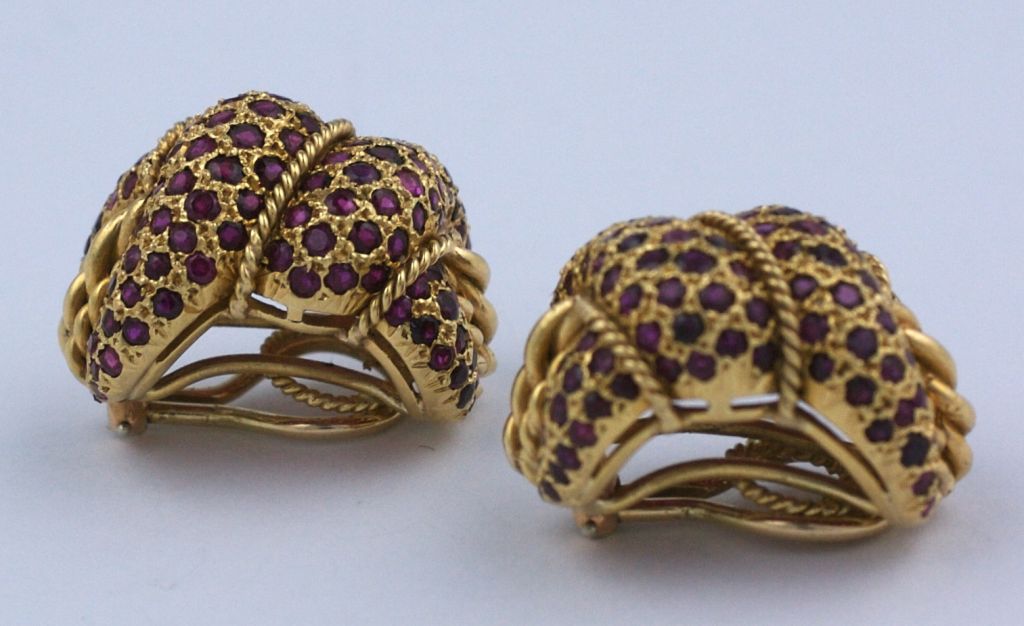 Elegant Pave Ruby Gold Twist Knot Earclips In Excellent Condition For Sale In Riverdale, NY