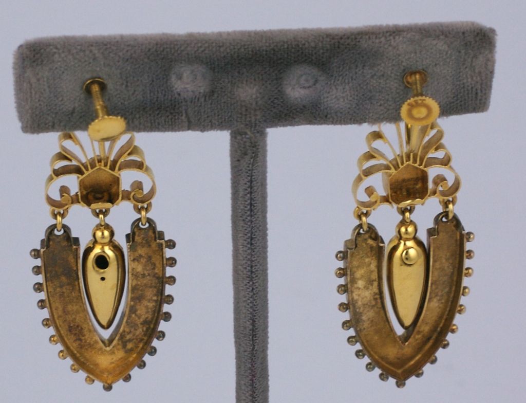 Vittoriano Graziosi orecchini vittoriani articolati in oro e smalto in vendita