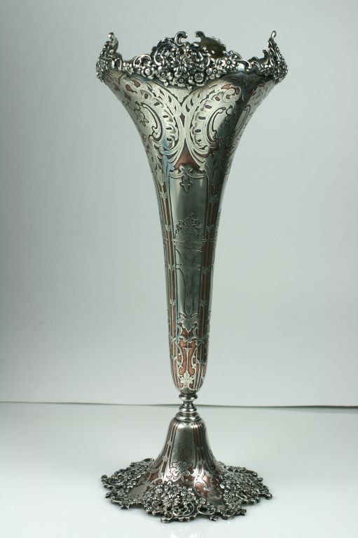 Tiffany & Co. Vase inhabituel en sterling et cuivre Unisexe en vente