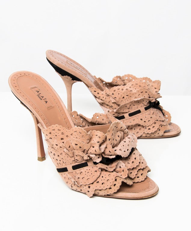 Italian made Alaïa heeled shoes. Made from dusty pink perforated suede. 

EU 38,5
Heel height: 12cm / 5