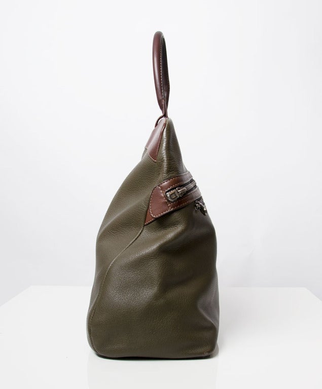 Deux de Delvaux khaki one handle bag with zipper closure on the back.
