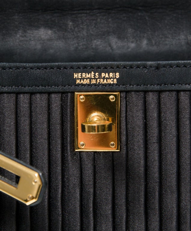 COLLECTOR PIECE Hermes Kelly Mini Black Satin/Suede 20 cm In Excellent Condition In Antwerp, BE