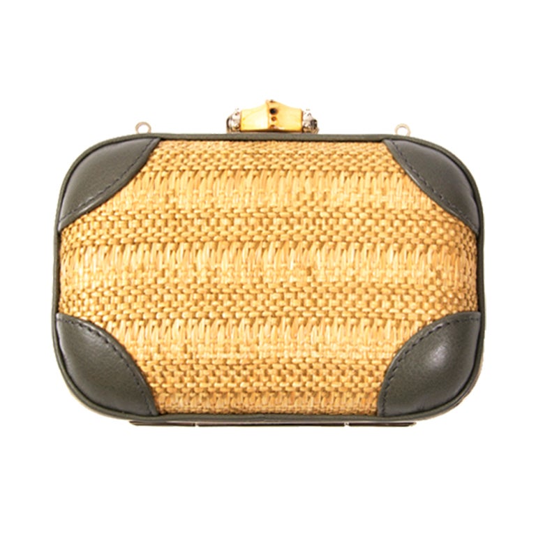 Gorgeous petit Gucci clutch with leather and wicker details. The leather corner patches and strap with tassels are in gray-greenish hue and gives the wicker body a summery touch. 

size: 15cm x 10cm x 4,5cm 
drop: 19cm