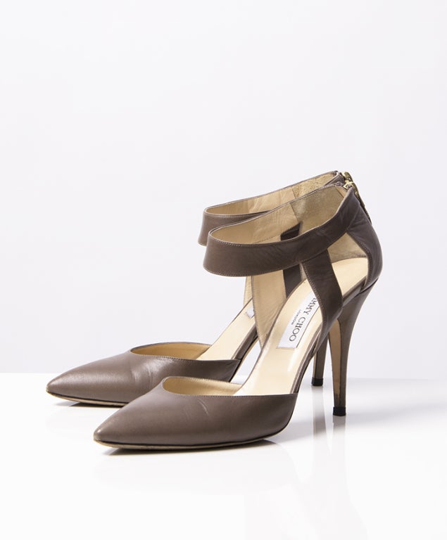 Jimmy Choo Taupe Mary Jane Pumps In Excellent Condition In Antwerp, BE