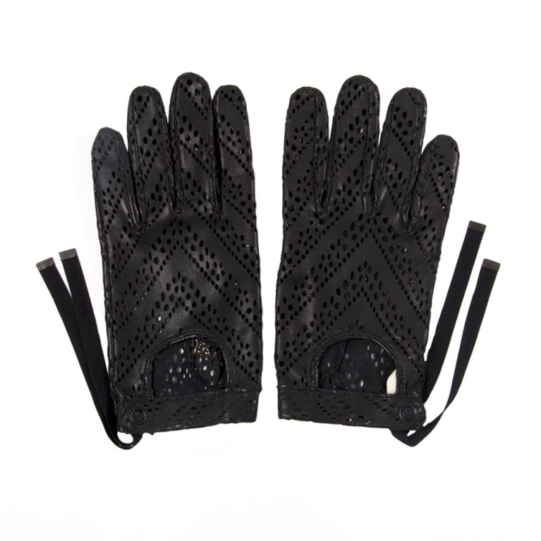 Boudicca Black Gloves