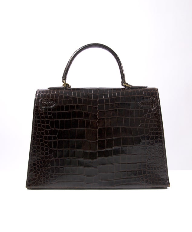 Grace Kelly was photographed many, many times during her engagement carrying the bag and it is due to her that it has become such a very, very famous bag. This brown crocodile version it is THE classic Hermès bag. has been to Hermes Spa and is in