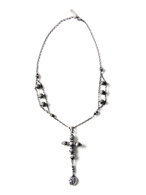 Vintage Dolce & Gabbana silver necklace with cross pendant and rose shaped beads featuring white zircones. 

32cm / 12,5
