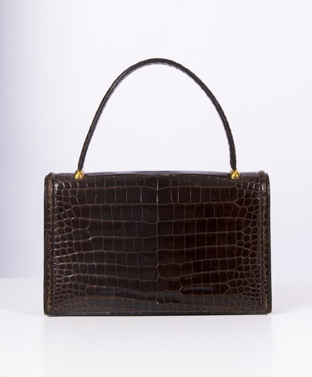 Hermes Vintage model   Genuine crocodile porosus.
Excellent condition.
Hermes Paris Gold plated hardware 
No major marks or odor 3 interior compartment in very good condition. Beautiful shinny leather.