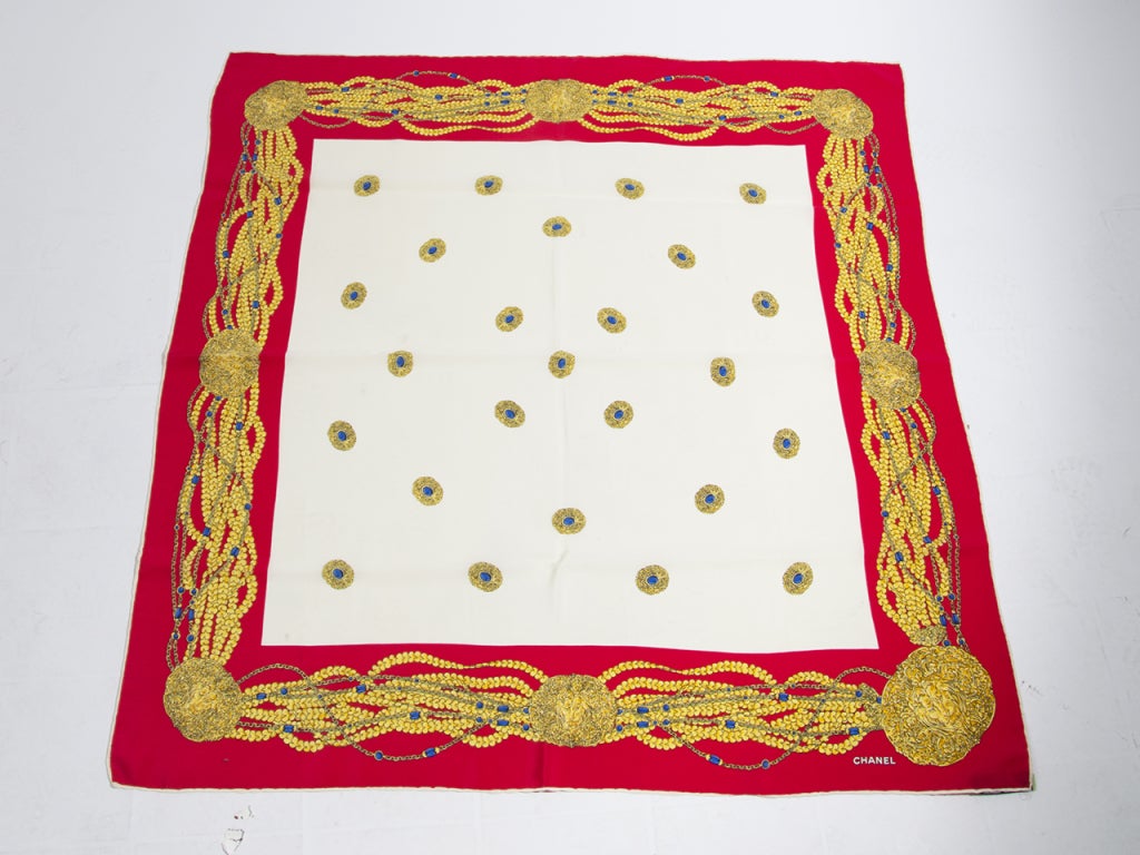Chanel Silk scarf in Bijoux and medallions print in red, gold and off-white.

80 cm x 80 cm
31