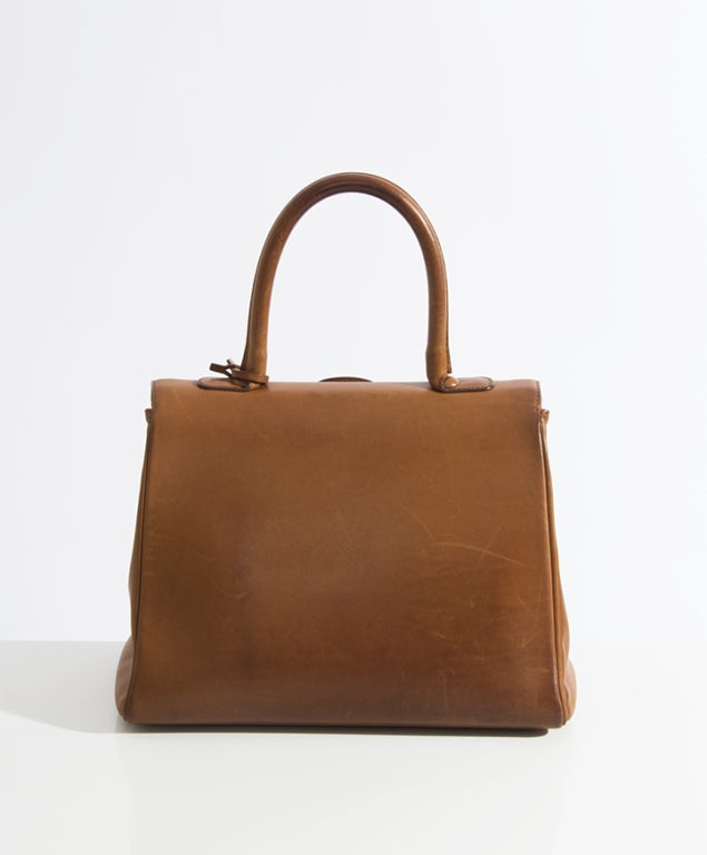 Delvaux Brillant Modèle Moyen made from Bridon leather in a rich cognac hue.

This bag is a slouchier, modern take on the sleek, structured Brillant, which was originally designed in 1958 for the Brussels World?s Fair. Handmade from supple Bridon