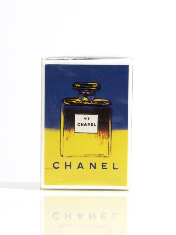 A real collector's item. Chanel n°5 Parfum Limited Andy Warhol Edition (50 ml).
Collector's item, very rare! We now have 3 of these in store (7,5ml and 30ml). 

The unique packaging depicting a silk screen picture by Andy Warhol was designed to