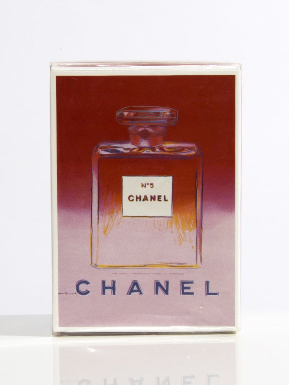 A real collector's item. Chanel n°5 Parfum Limited Andy Warhol Edition (50 ml).
Collector's item, very rare! We now have 3 of these in store (7,5ml and 30ml). 

The unique packaging depicting a silk screen picture by Andy Warhol was designed to