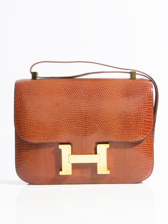 THE HERMES CONSTANCE 23CM COMES IN EXTREMELY RARE COGNAC LIZARD.

THIS IN COMBINATION WITH THE GOLD-TONE LARGE 