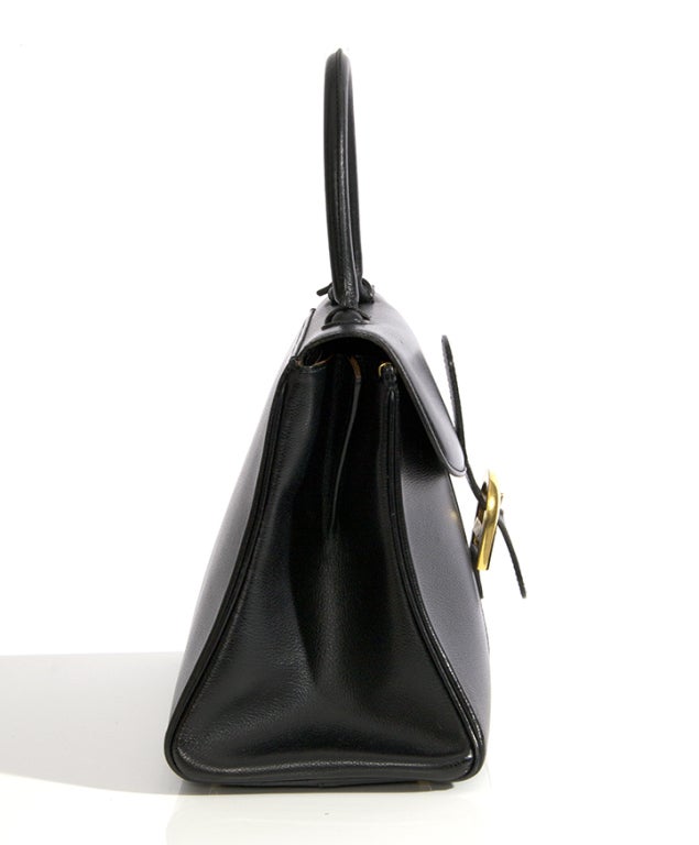 On the occasion of the 1958 Brussels World Fair, Delvaux created a stir with the launch of a new handbag: the Brillant. Created by designer Paule Goethals, this design quickly developed into one of the showpieces of the various Delvaux collections,