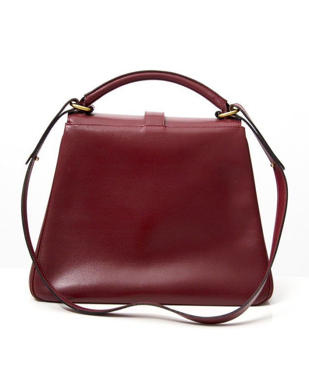 Delvaux handbag with adjustable shoulder strap. On receipt of purchase: 

Name: Gin Fizz
Leather type: Jumping 
Color: Rosso