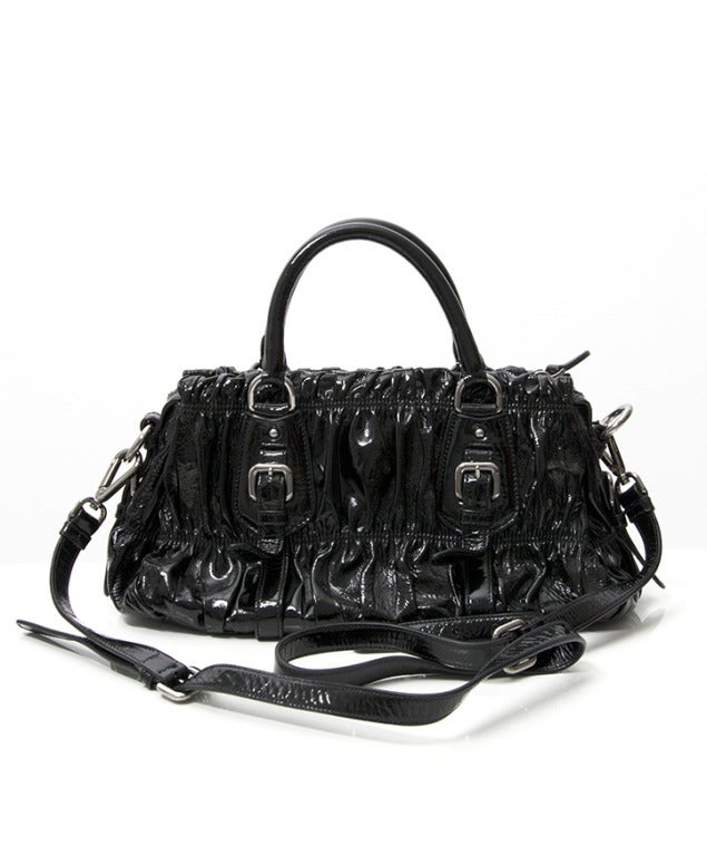 Prada handbag with removable and adjustable shoulder strap in black crinkled patent leather and silver hardware. 

13,5