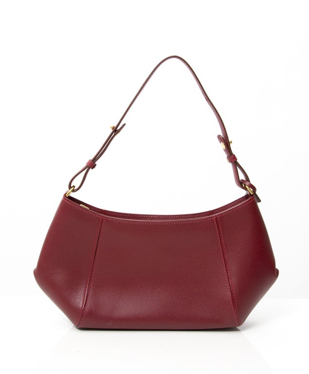 Delvaux 'Désir' shoulder bag in the deepest red hue 'Rosso'. Very rich color. Yellow gold hardware. 
Leather type: 'Jumping', smooth calfskin. 

W 30cm x H 13cm 
12