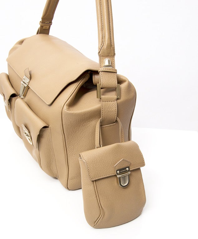 Delvaux Camel 'Relais Trotteur' Bag In New Condition In Antwerp, BE