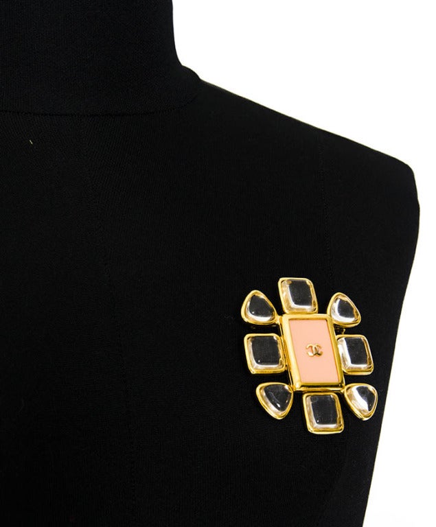 Chanel Golden And Soft Pink Brooch In Excellent Condition In Antwerp, BE