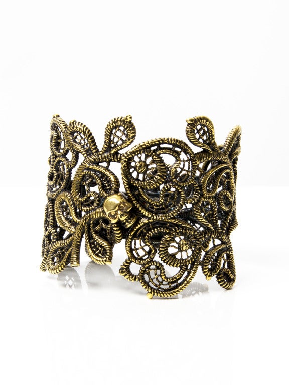 Alexander McQueen Costume Jewellery Cuff Bracelet
Made from micro founded solid brass
Silver coated
Effect of black for a 'aged finish' (done by designer)
Antique finish
Comes in original box and dustbag
Made in Italy