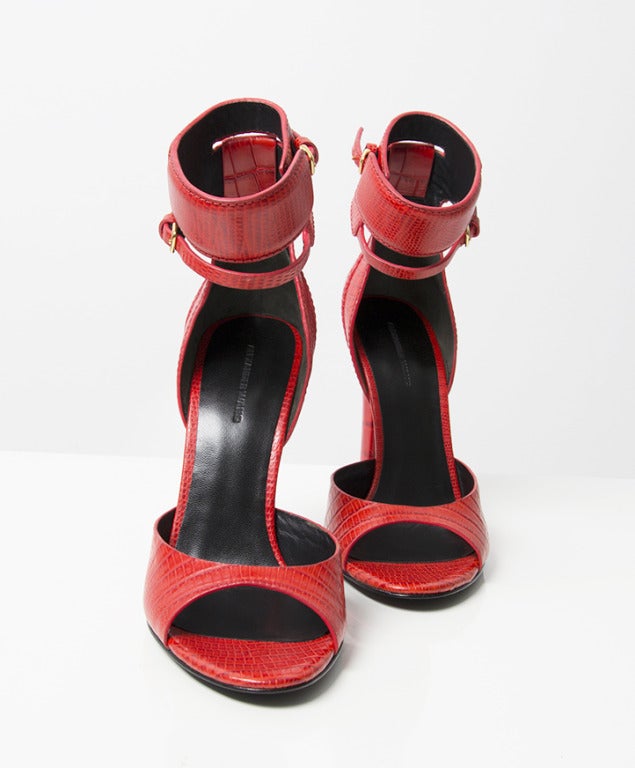 Alexander Wang Aminata Ankle Cuff Sandal/Peeped toe hybrid
Snake Print - In red
Size 37.5 (EU)
4