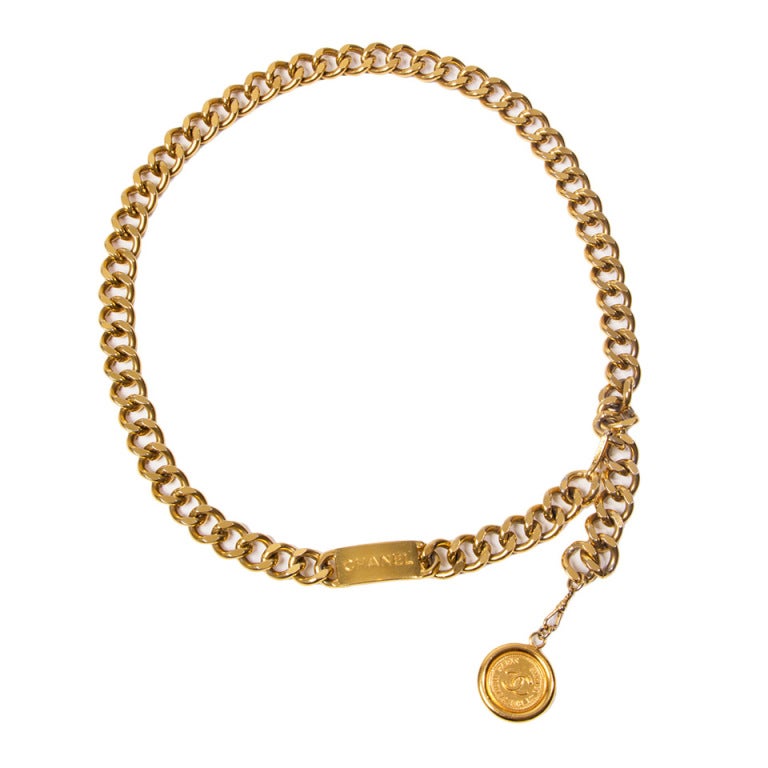 CHANEL Gold chain link belt with logo plate and medallion