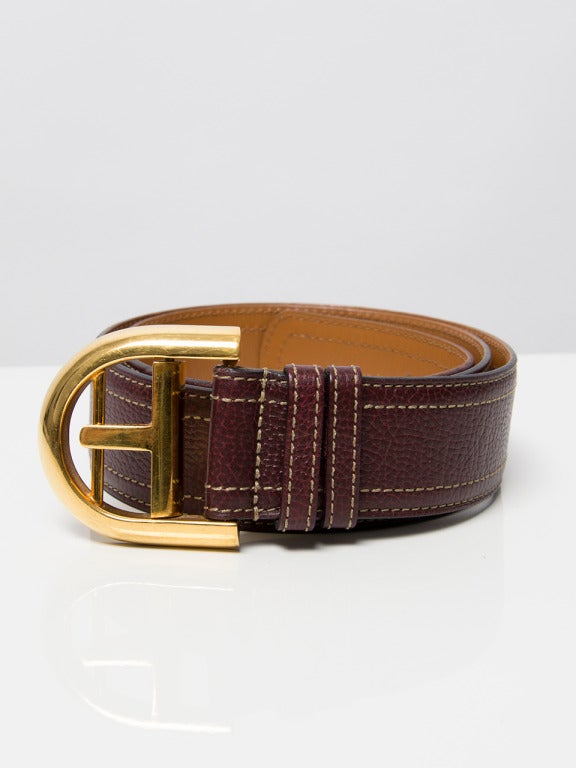 Delvaux red/brown leather belt with contrast stitching. Golden D-logo buckle. In very good condition. 

75cm