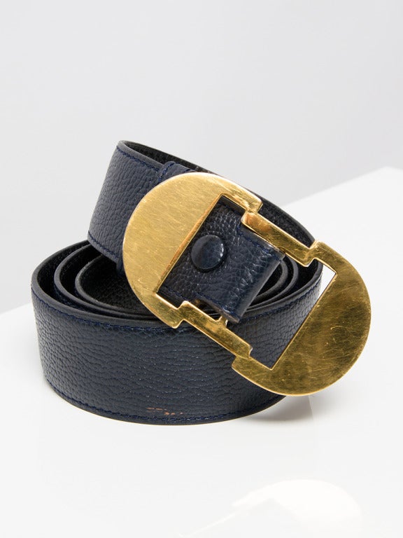 Delvaux dark blue leather belt with golden buckle. Some scratches on the buckle due to wear. 

In very good condition. 

75cm