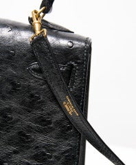 COLLECTOR ITEM Hermes Kelly Mini Black Ostrich 20 cm In Excellent Condition In Antwerp, BE