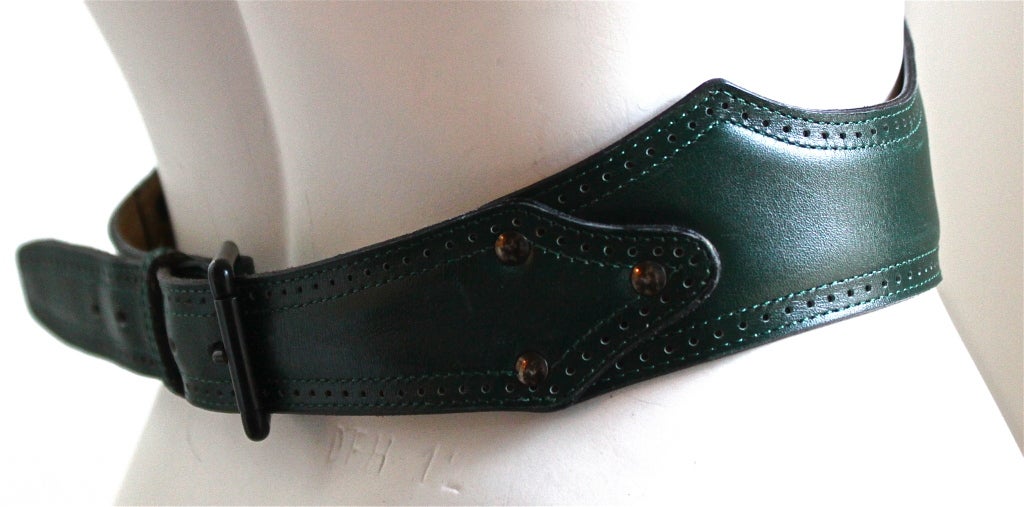 Forest green leather belt rom Azzedine Alaia dating to 1993. Labeled a French size 70. Made in Italy. Very good condition.