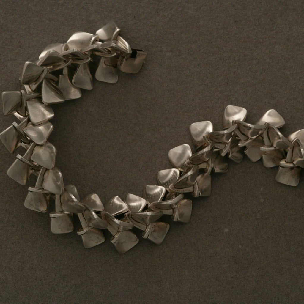Rare, striking design with inventive interlocking links.

A similar example can be found in the book, 