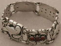 Art Nouveau Georg Jensen Sterling Silver Bird Bracelet with Carnelian No. 14 For Sale