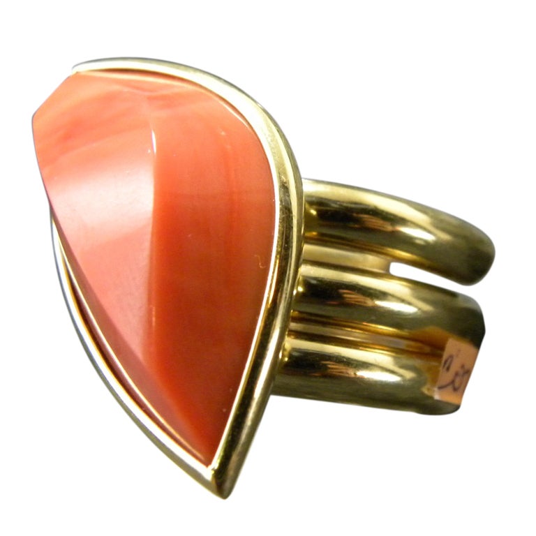 Coral Ring 18kt gold For Sale