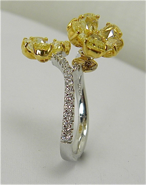 Trembler, french design. Double flower ring set with yellow diamonds in 18k gold.